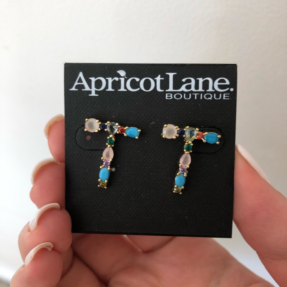 T initial earrings